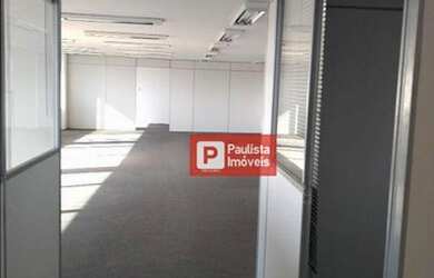 Imagem: O depósito possui 2 Vagas na garagem, 167m² de Área e está