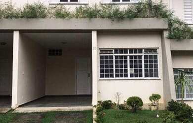 Imagem: A casa possui 3 Dormitórios, 2 Banheiros, 1 Vaga na garagem