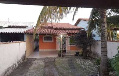 Imagem: A casa possui 2 Dormitórios, 2 Banheiros, 1 Vaga na garagem