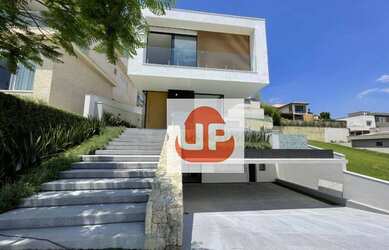 Imagem: A casa em condomínio possui 4 Dormitórios, 5 Banheiros, 4