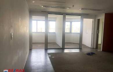 Imagem: O depósito possui 3 Vagas na garagem e 87m² de Área e está