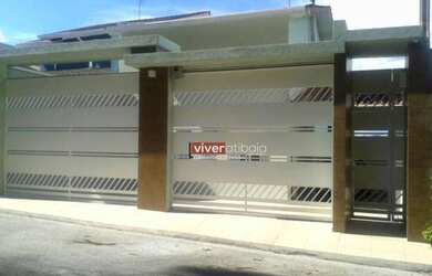 Imagem: A casa possui 4 Dormitórios, 3 Banheiros, 5 Vagas na garagem