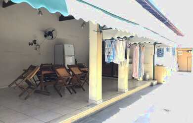 Imagem: A casa possui 4 Dormitórios, 1 Banheiro, 3 Vagas na garagem