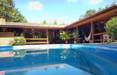 Imagem: A casa em condomínio possui 4 Dormitórios, 3 Banheiros, 223m²