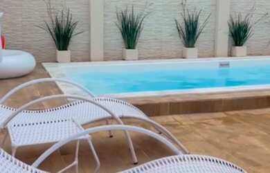 Imagem: A casa possui 2 Dormitórios, 3 Banheiros, 3 Vagas na garagem