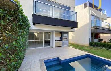 Imagem: A casa em condomínio possui 3 Dormitórios, 3 Banheiros, 268m²