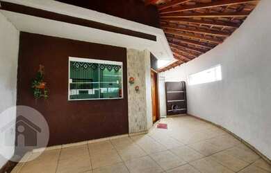 Imagem: A casa possui 2 Dormitórios, 3 Banheiros, 1 Vaga na garagem