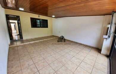 Imagem: A casa à venda possui 3 Dormitórios, 2 Banheiros, 2 Vagas