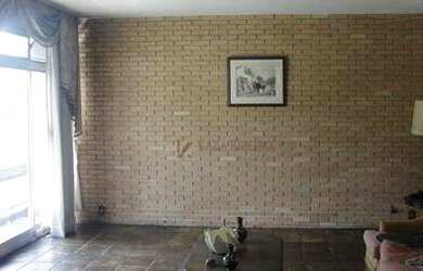 Imagem: O depósito possui 5 Vagas na garagem, 432m² de Área e está