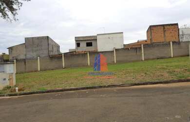 Imagem: O terreno possui 300m² de Área e está localizado em Parque