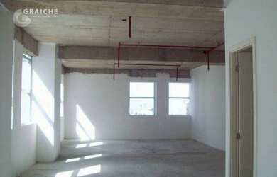 Imagem: O depósito possui 2 Vagas na garagem, 95m² de Área e está