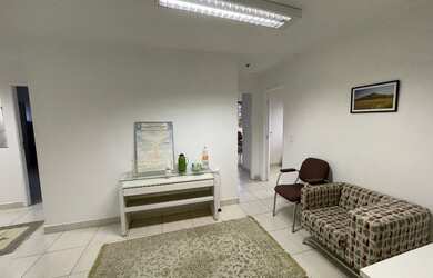 Imagem: O depósito possui 4 Vagas na garagem, 90m² de Área e está