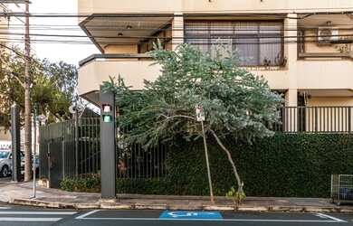 Imagem: O apartamento possui 4 Dormitórios, 5 Banheiros, 2 Vagas na