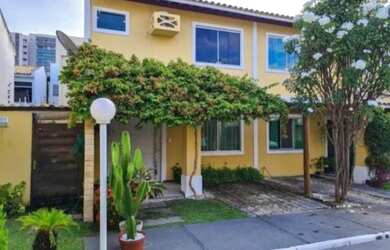 Imagem: A casa em condomínio possui 4 Dormitórios, 3 Banheiros, 2