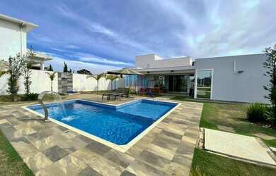 Imagem: A casa em condomínio possui 4 Dormitórios, 4 Banheiros, 4