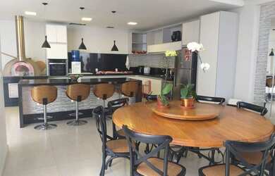 Imagem: A casa em condomínio à venda possui 4 Dormitórios, 5 Banheiros