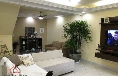 Imagem: A casa possui 3 Dormitórios, 4 Banheiros, 1 Vaga na garagem