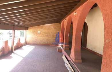 Imagem: O depósito possui 5 Vagas na garagem, 321m² de Área e está