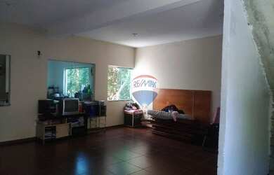 Imagem: A casa possui 4 Dormitórios, 3 Banheiros, 5 Vagas na garagem