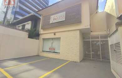 Imagem: O depósito possui 3 Vagas na garagem, 200m² de Área e está