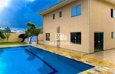 Imagem: A casa possui 4 Dormitórios, 3 Banheiros, 5 Vagas na garagem