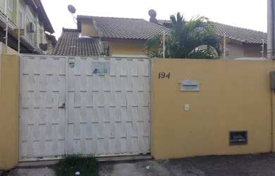 Imagem: A casa possui 2 Dormitórios, 2 Banheiros, 2 Vagas na garagem