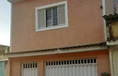 Imagem: A casa possui 3 Dormitórios, 2 Banheiros, 1 Vaga na garagem