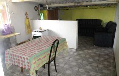 Imagem: A casa possui 5 Dormitórios, 5 Banheiros, 2 Vagas na garagem