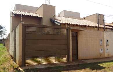 Imagem: A casa possui 2 Dormitórios, 1 Banheiro, 1 Vaga na garagem