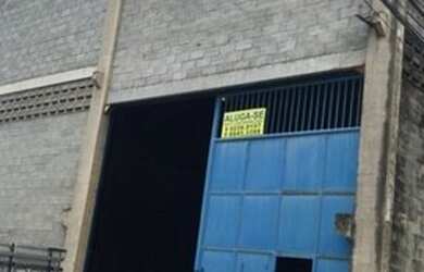 Imagem: O depósito possui 5 Vagas na garagem e 450m² de Área e está