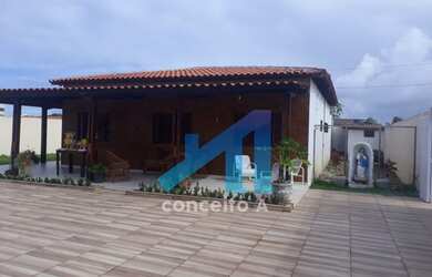 Imagem: A casa possui 4 Dormitórios, 3 Banheiros, 5 Vagas na garagem