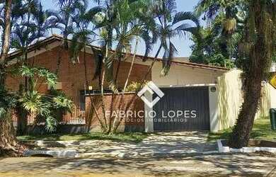 Imagem: A casa possui 4 Dormitórios, 4 Banheiros, 5 Vagas na garagem