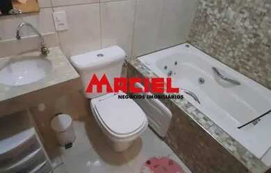 Imagem: A casa possui 3 Dormitórios, 3 Banheiros, 3 Vagas na garagem