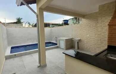 Imagem: A casa possui 3 Dormitórios, 1 Banheiro, 1 Vaga na garagem