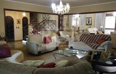 Imagem: A casa possui 3 Dormitórios, 3 Banheiros, 2 Vagas na garagem