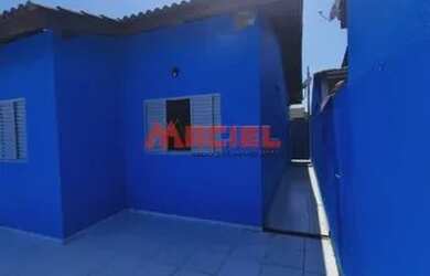 Imagem: A casa possui 2 Dormitórios, 2 Banheiros, 2 Vagas na garagem