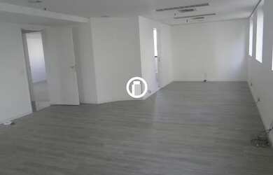 Imagem: O depósito possui 3 Vagas na garagem, 84m² de Área e está