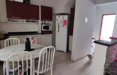 Imagem: A casa possui 2 Dormitórios, 1 Banheiro, 1 Vaga na garagem