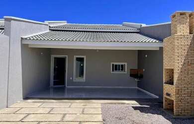 Imagem: A casa possui 3 Dormitórios, 2 Banheiros, 1 Vaga na garagem