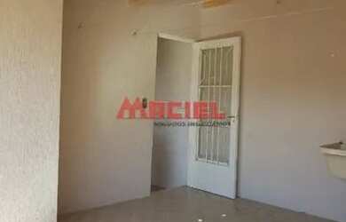 Imagem: A casa possui 2 Dormitórios, 2 Banheiros, 2 Vagas na garagem