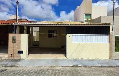 Imagem: A casa em condomínio possui 3 Dormitórios, 2 Banheiros, 2