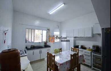 Imagem: A casa possui 2 Dormitórios, 2 Banheiros, 5 Vagas na garagem