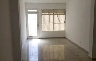 Imagem: A casa possui 2 Dormitórios, 2 Banheiros, 1 Vaga na garagem