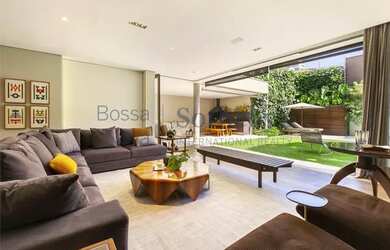 Imagem: A casa à venda possui 4 Dormitórios, 5 Banheiros, 4 Vagas