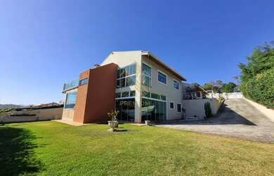 Imagem: A casa em condomínio possui 4 Dormitórios, 5 Banheiros, 5