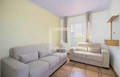 Imagem: A casa possui 3 Dormitórios, 2 Banheiros, 65m² de Área e