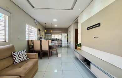 Imagem: A casa possui 2 Dormitórios, 2 Banheiros, 5 Vagas na garagem