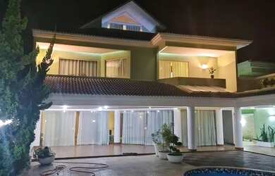 Imagem: A casa em condomínio possui 5 Dormitórios, 5 Banheiros, 4