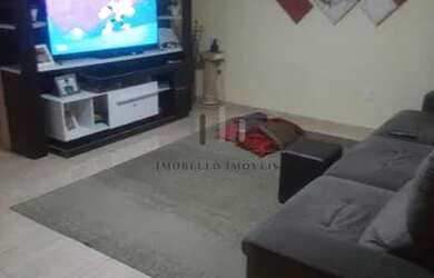 Imagem: A casa possui 2 Dormitórios, 1 Banheiro, 2 Vagas na garagem