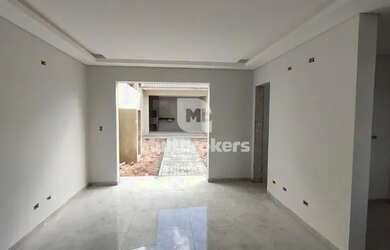 Imagem: A casa possui 3 Dormitórios, 3 Banheiros, 3 Vagas na garagem